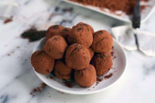 Vegan Chocolate Truffles | Dairy Ko